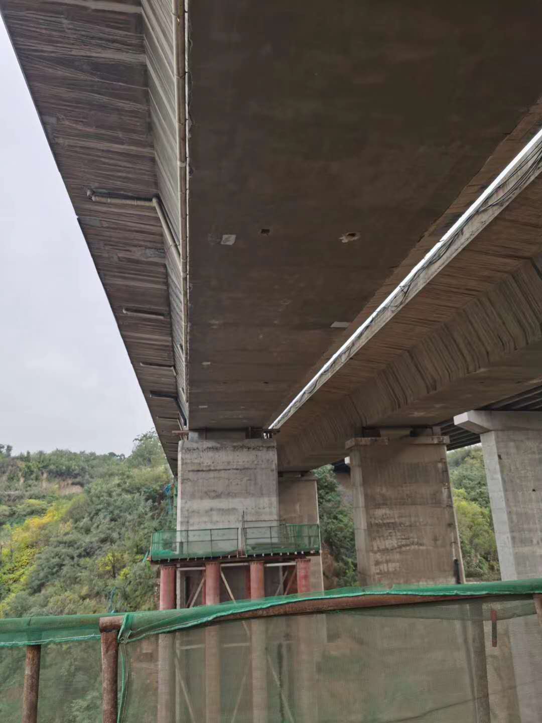 中卫桥梁加固前制定可行设计方案图并用对施工方法